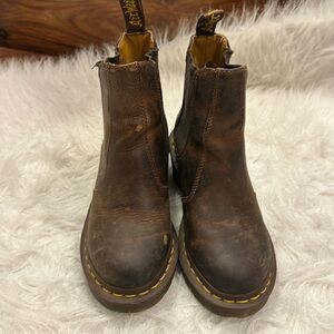 Dr.Martens Chelsea boot size 5 children pre-owned.